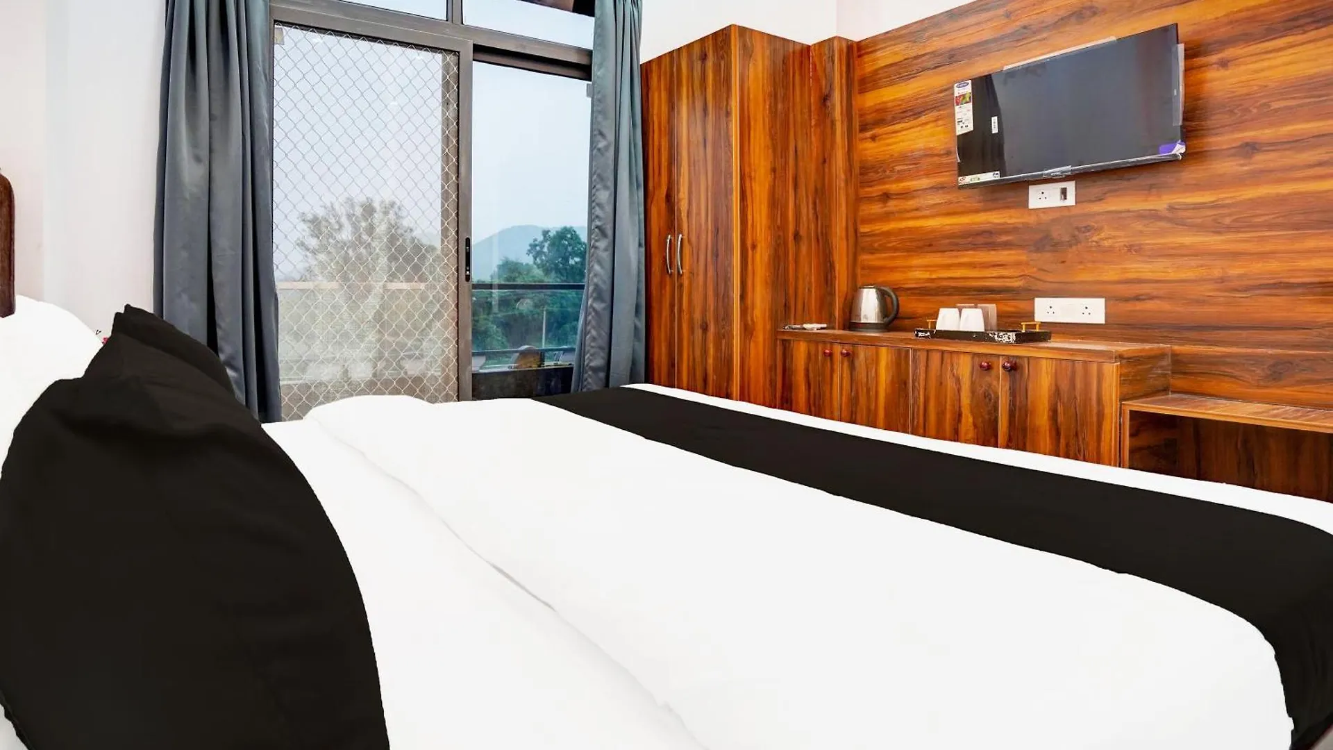 Hotel O Raj Gharana Udaipur