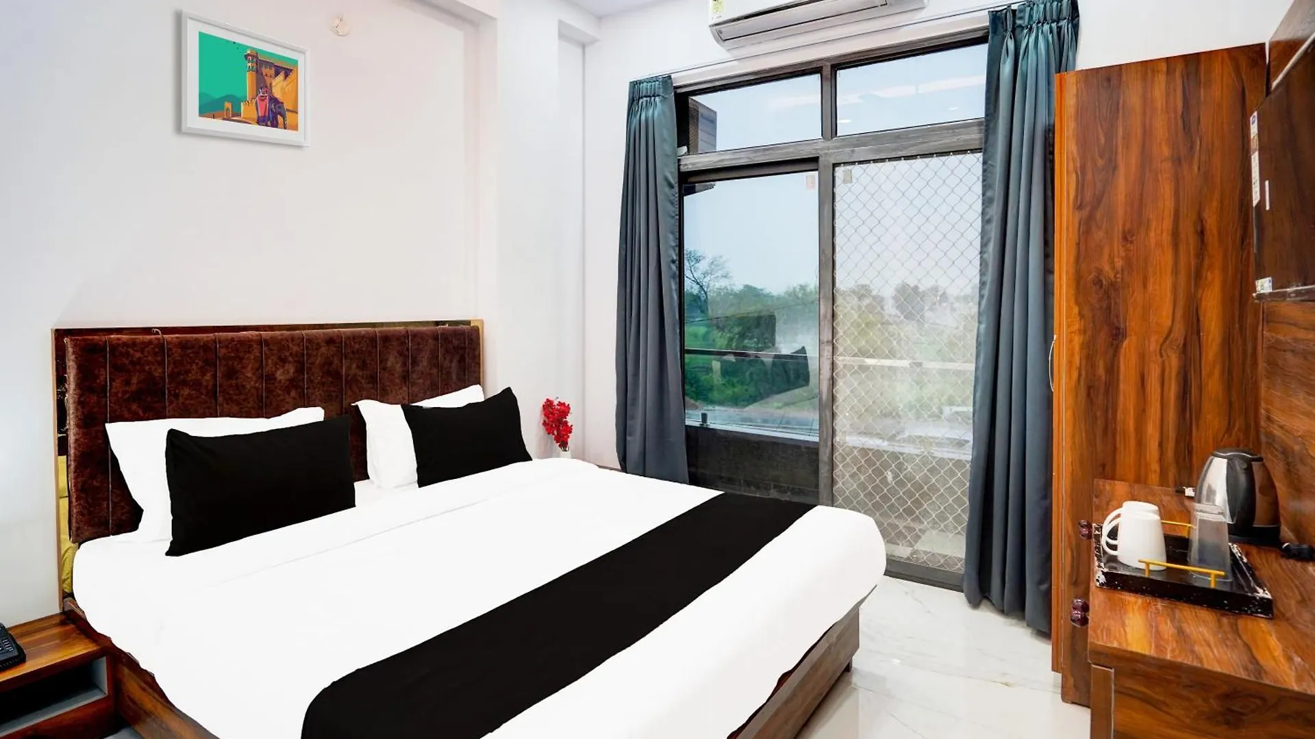 Hotel O Raj Gharana Udaipur