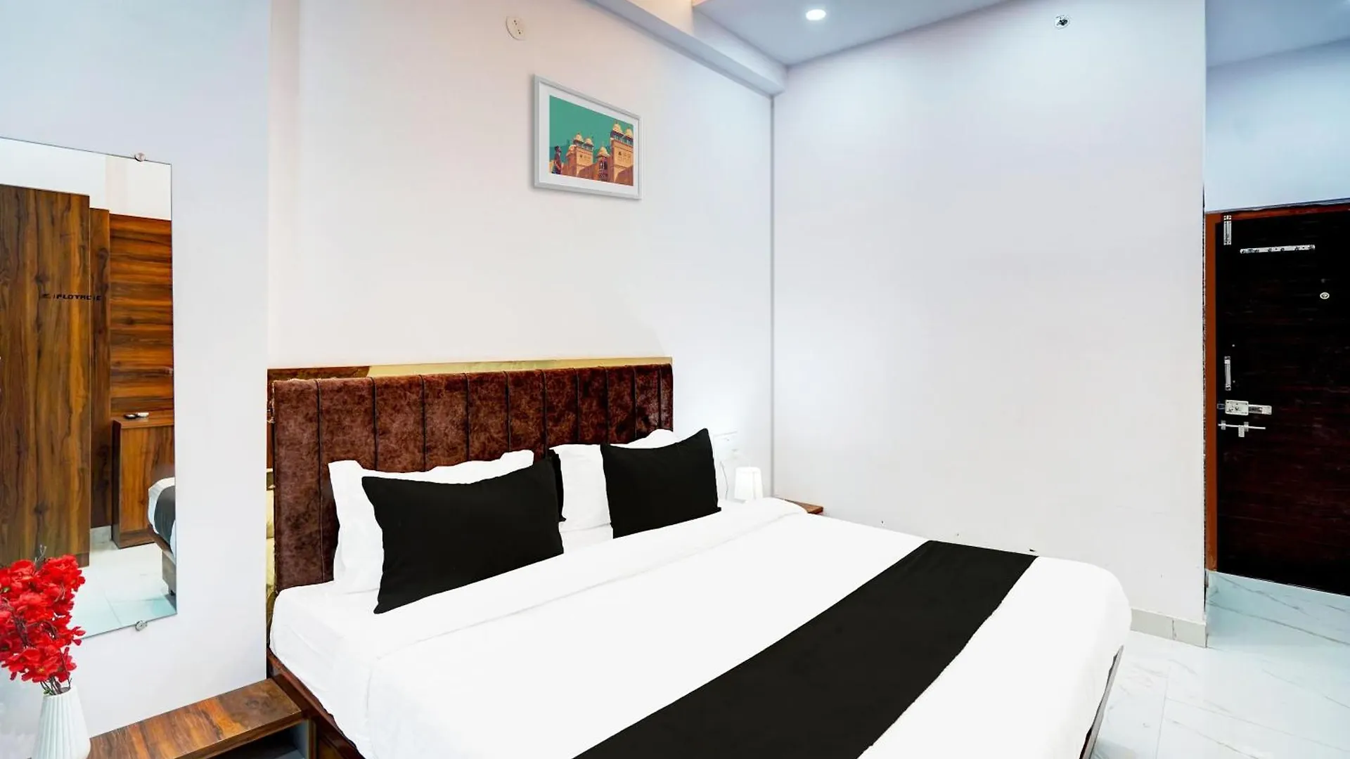 Hotel O Raj Gharana Udaipur